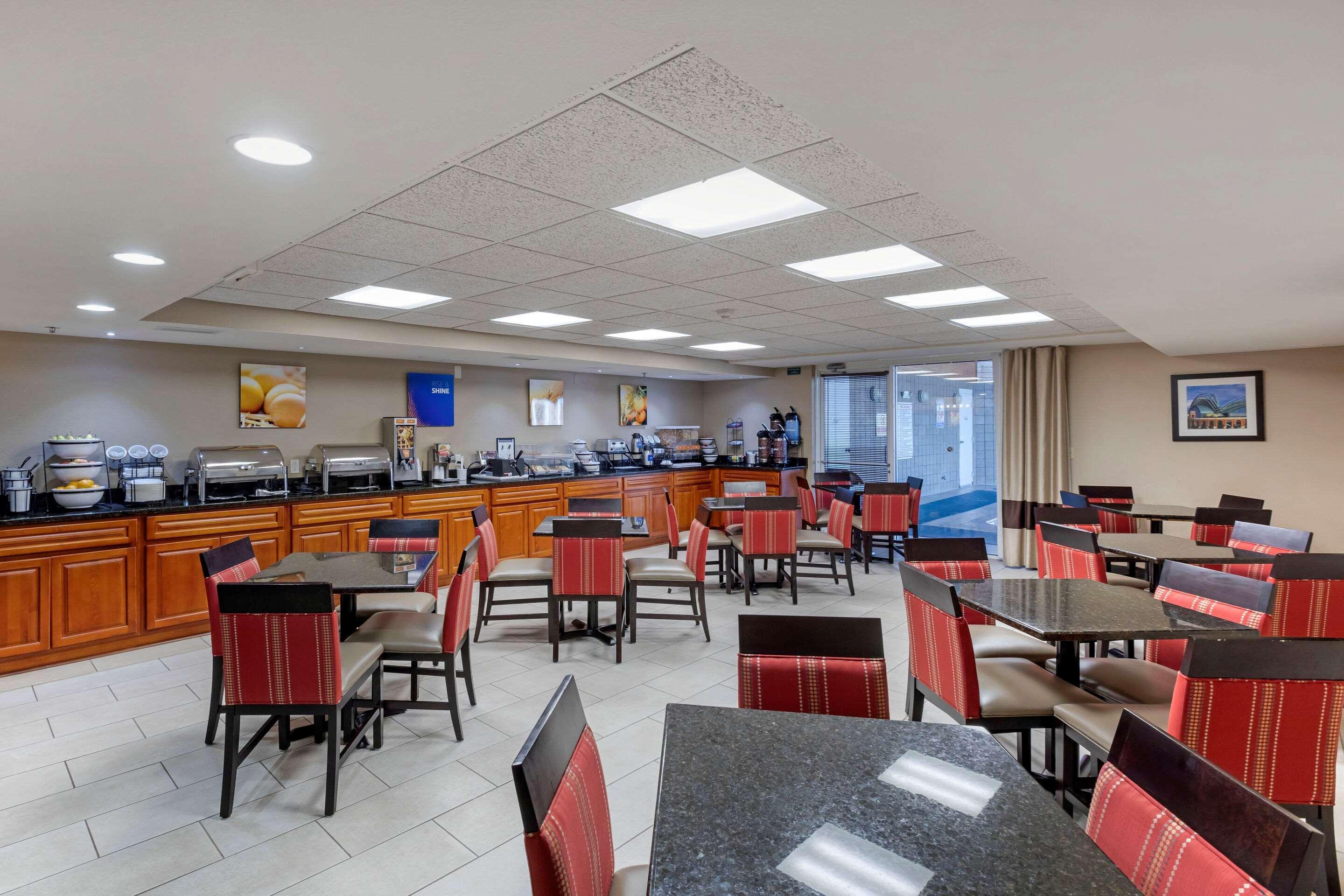 Comfort Inn & Suites Jackson - West Bend מראה חיצוני תמונה